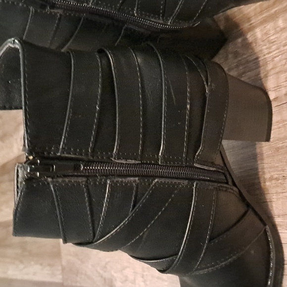 Etc! buckle booties w/side zip - Picture 4 of 9